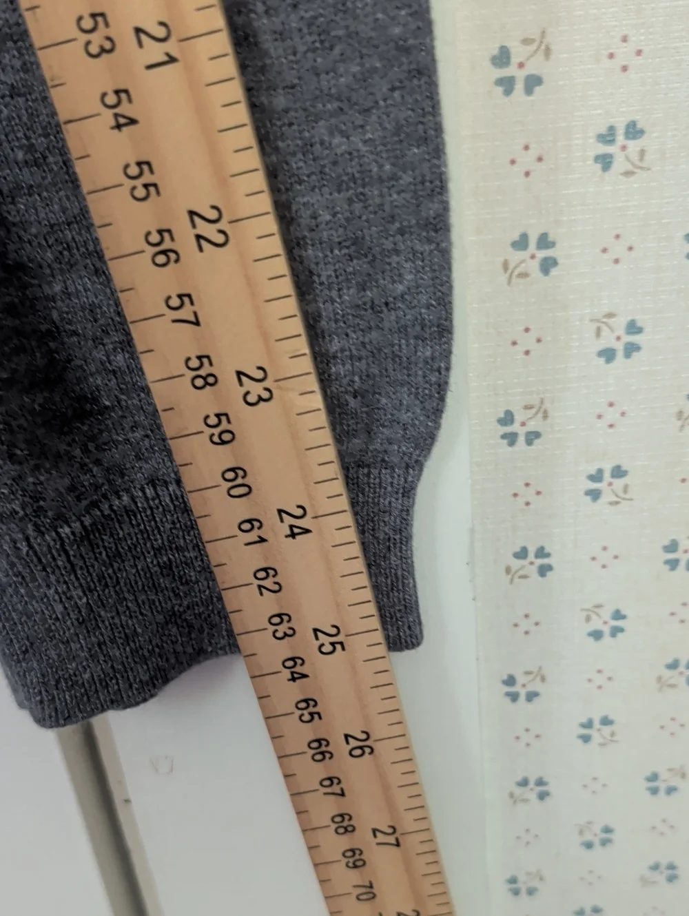 Brooks Sport Sweater Shirt Gray V-Neck 1/4 button Cotton Knit Long Sleeve Polo